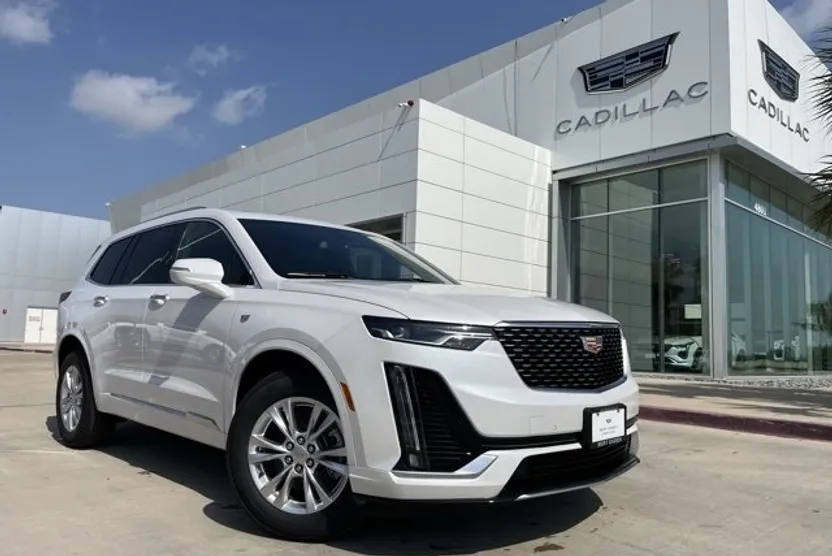 2025 Cadillac XT6 Luxury photo 1