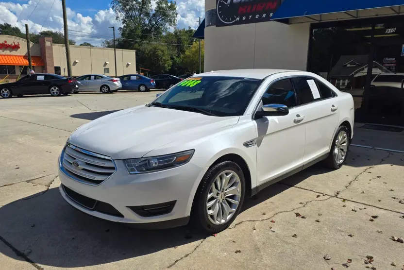2016 Ford Taurus Limited photo 1