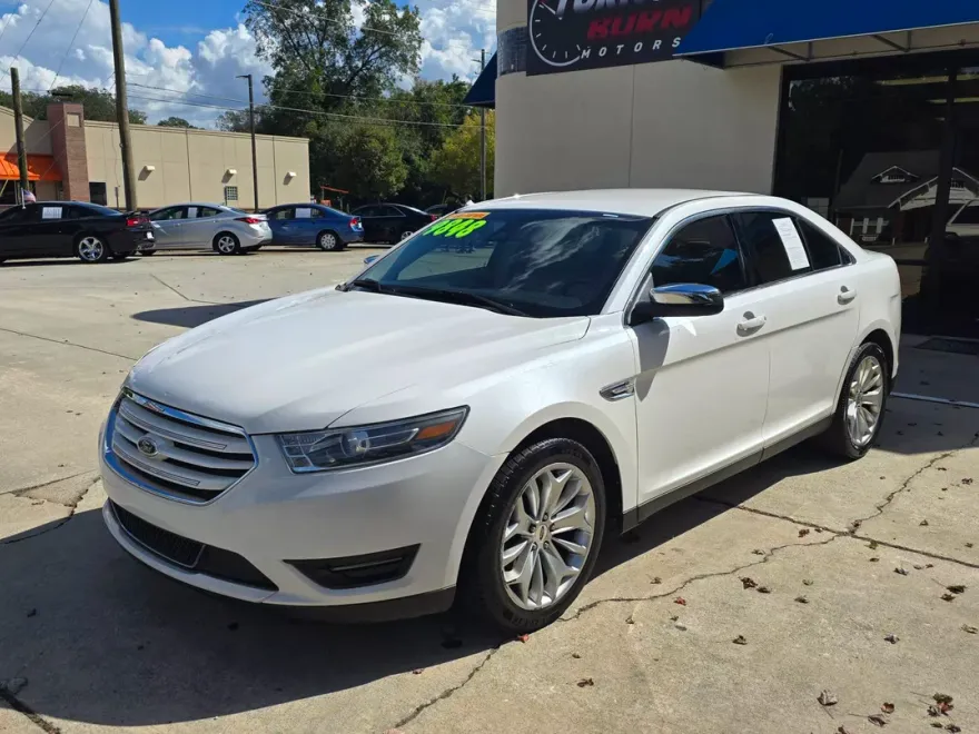 2016 Ford Taurus Limited photo 1