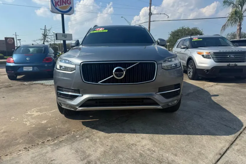 2018 Volvo XC90 T6 Momentum Sport photo 1