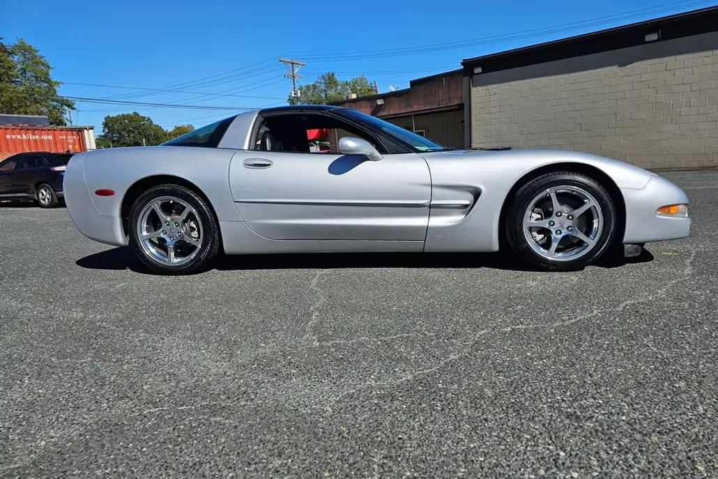 2003 Chevrolet Corvette photo 1