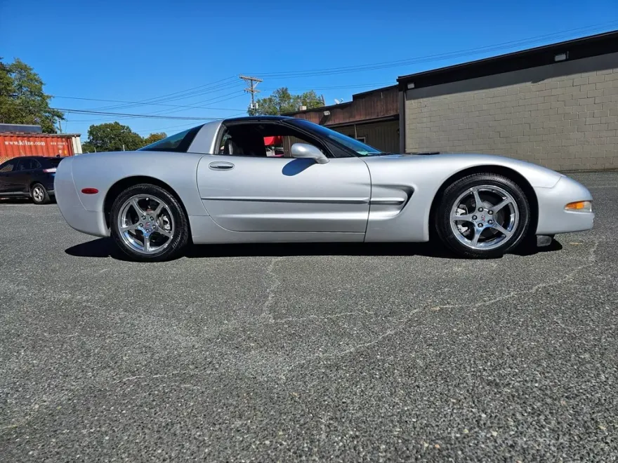 2003 Chevrolet Corvette photo 1