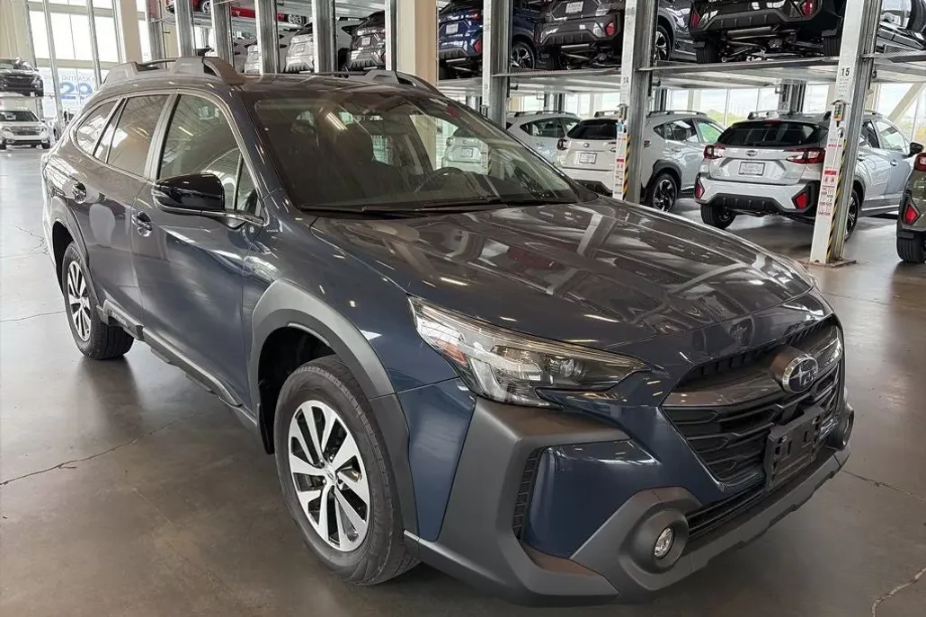 2023 Subaru Outback Premium photo 1