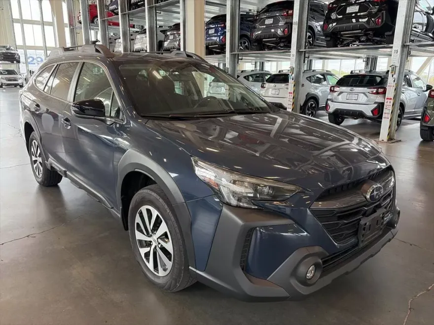 2023 Subaru Outback Premium photo 1