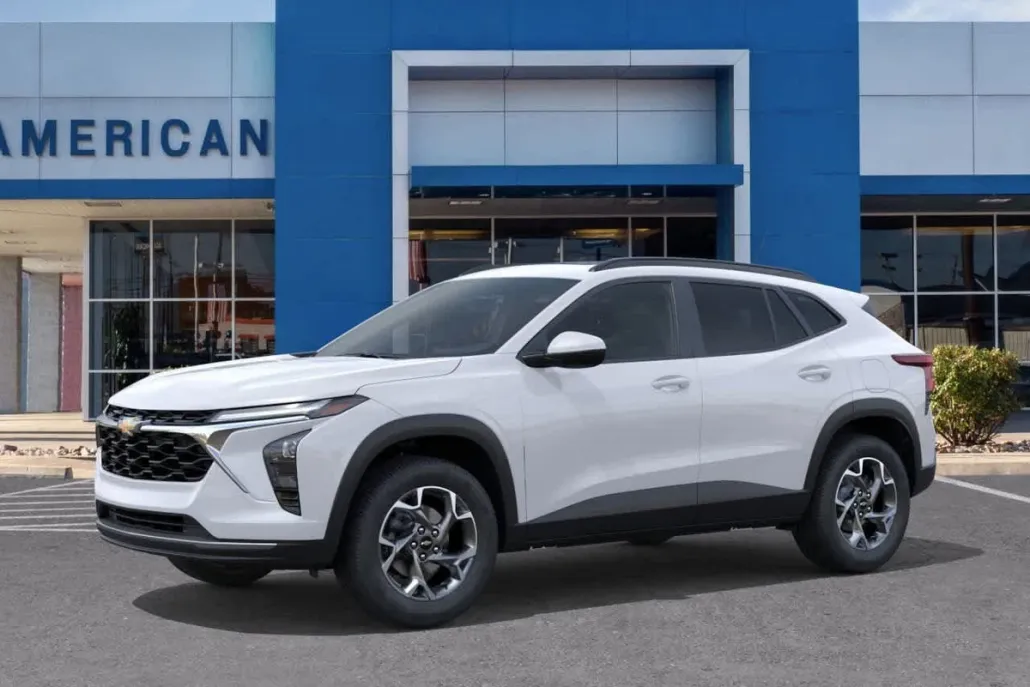 2025 Chevrolet Trax LT photo 1