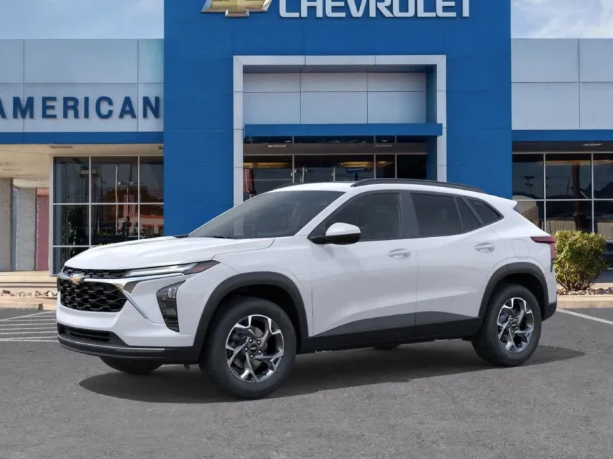 2025 Chevrolet Trax LT photo 1