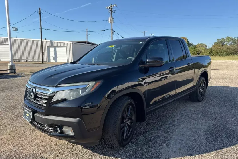 2017 Honda Ridgeline Sport photo 1
