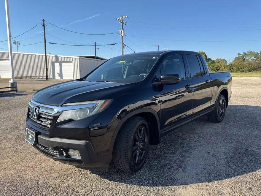 2017 Honda Ridgeline Sport photo 1