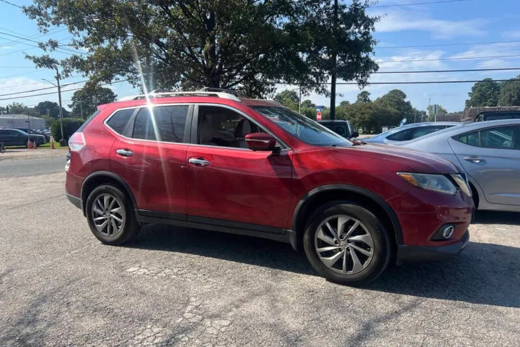 2015 Nissan Rogue SL photo 1