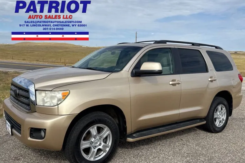 2010 Toyota Sequoia SR5 photo 1