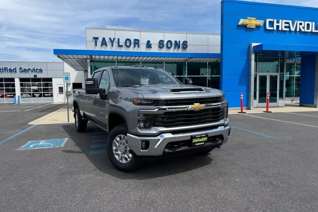 2025 Chevrolet Silverado 3500HD LT photo 1