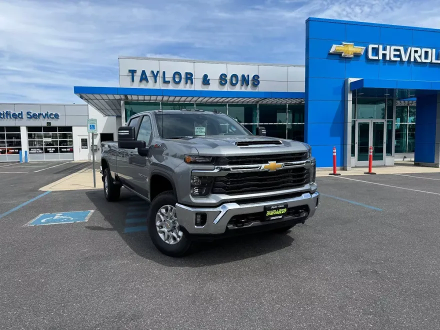 2025 Chevrolet Silverado 3500HD LT photo 1
