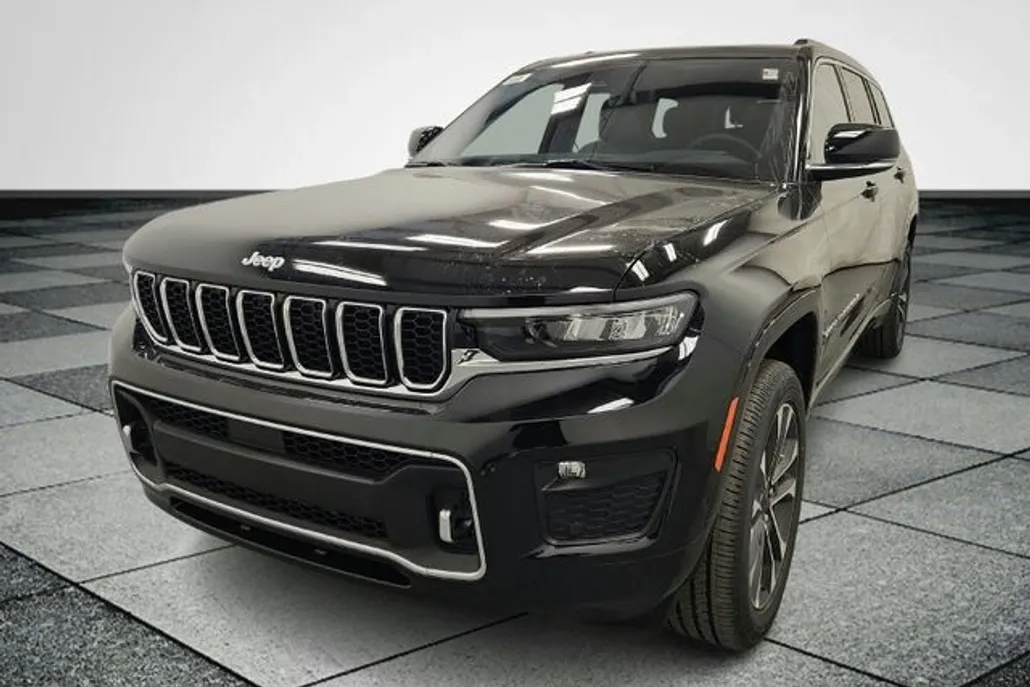 2025 Jeep Grand Cherokee Overland photo 1