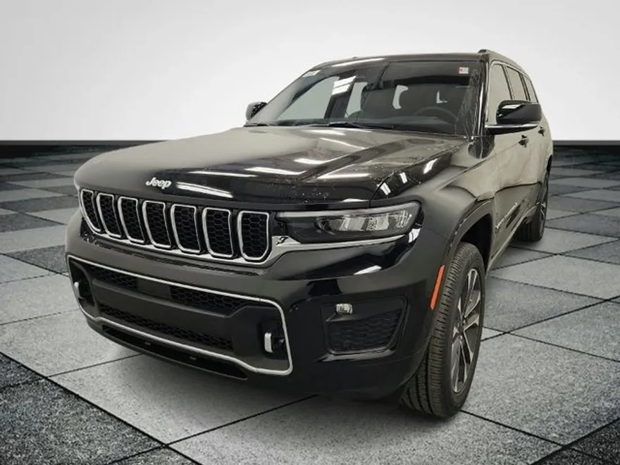 2025 Jeep Grand Cherokee Overland photo 1