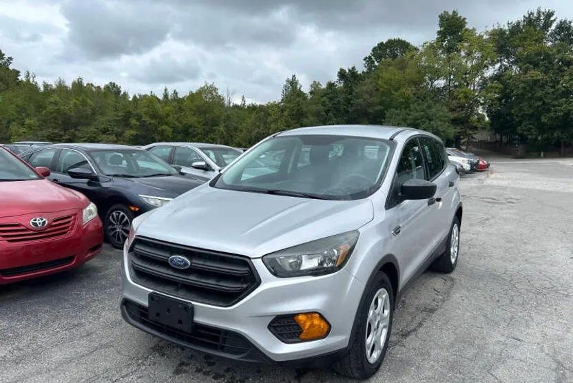 2019 Ford Escape S photo 1