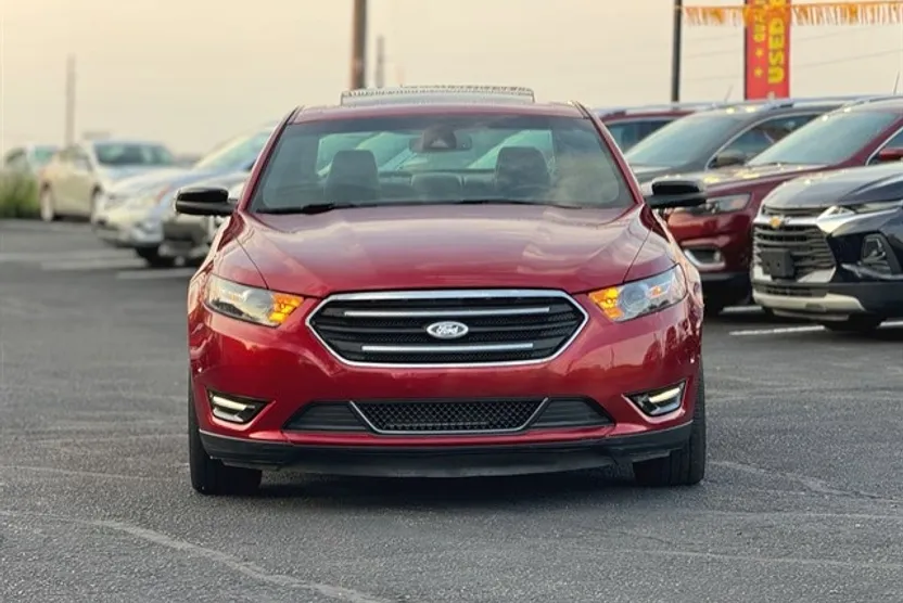 2015 Ford Taurus SHO photo 1