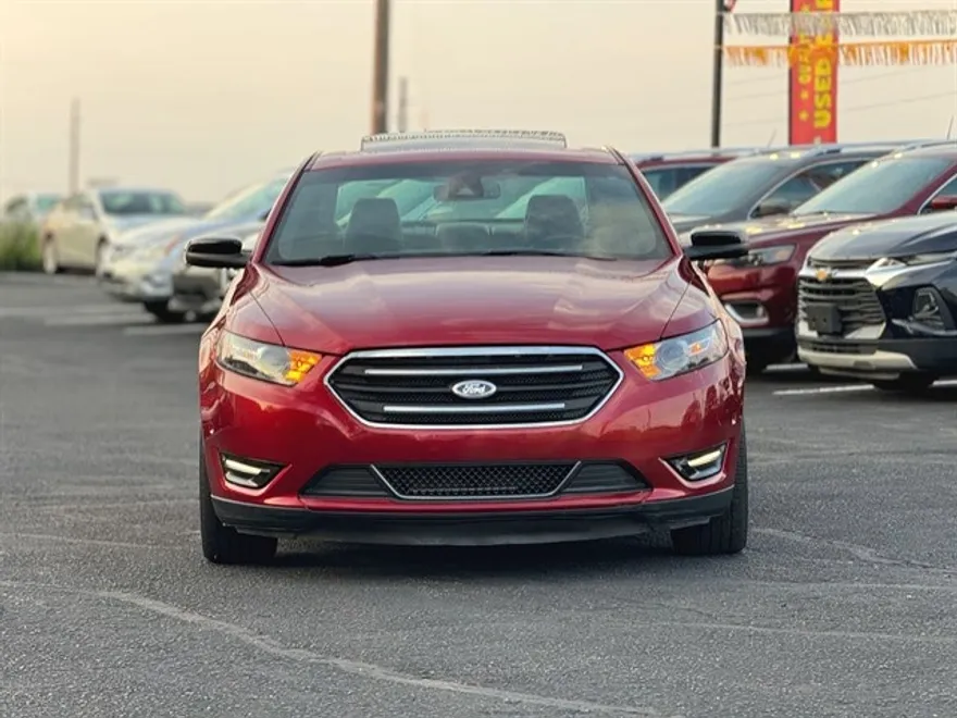 2015 Ford Taurus SHO photo 1