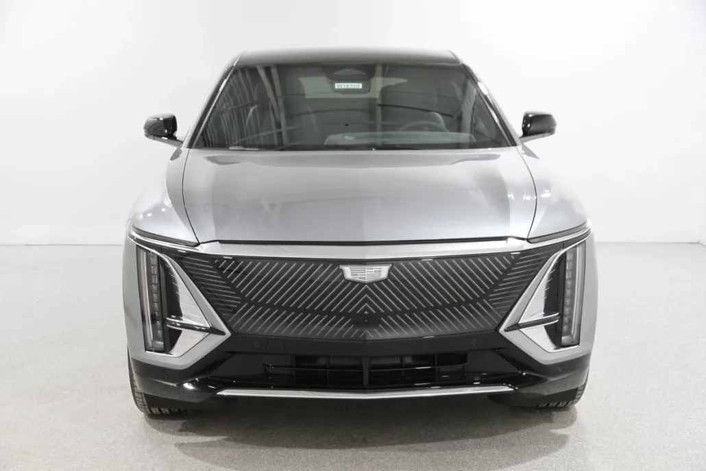 2025 Cadillac Lyriq Luxury photo 1