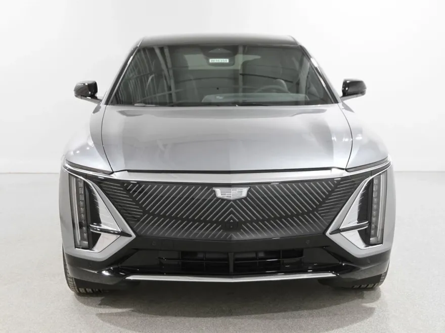 2025 Cadillac Lyriq Luxury photo 1