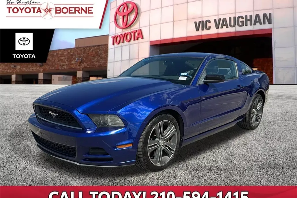 2013 Ford Mustang V6 photo 1