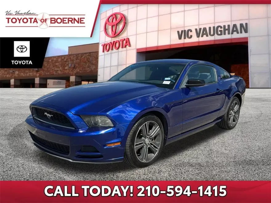 2013 Ford Mustang V6 photo 1