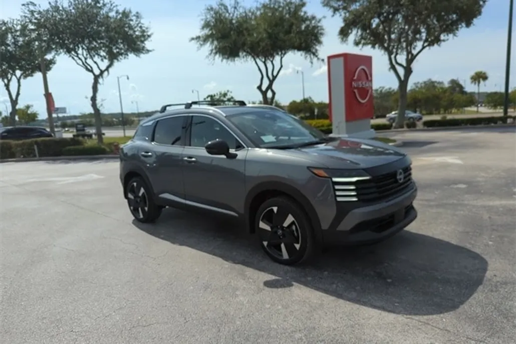 2026 Nissan Kicks SR photo 1