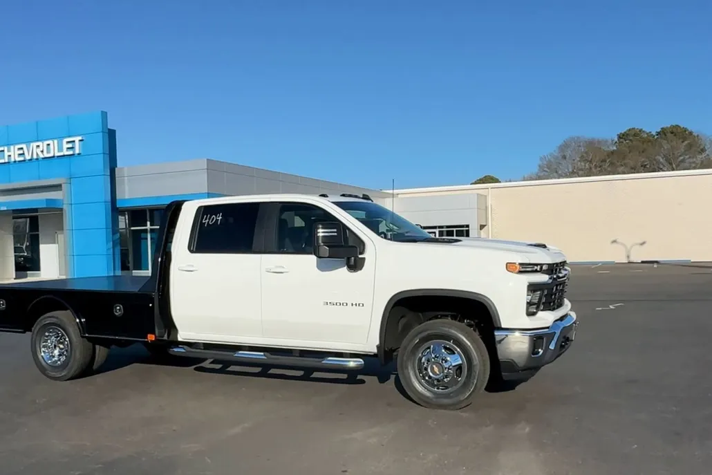 2025 Chevrolet Silverado 3500HD LT photo 1