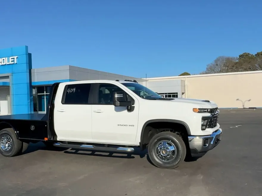 2025 Chevrolet Silverado 3500HD LT photo 1