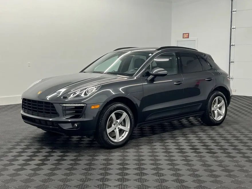 2017 Porsche Macan Base photo 1