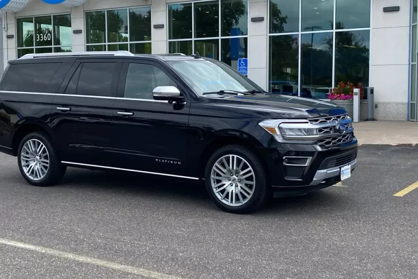 2023 Ford Expedition MAX Platinum photo 1
