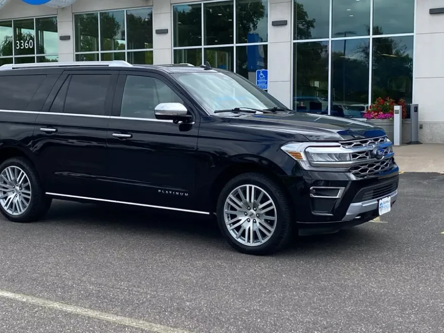 2023 Ford Expedition MAX Platinum photo 1