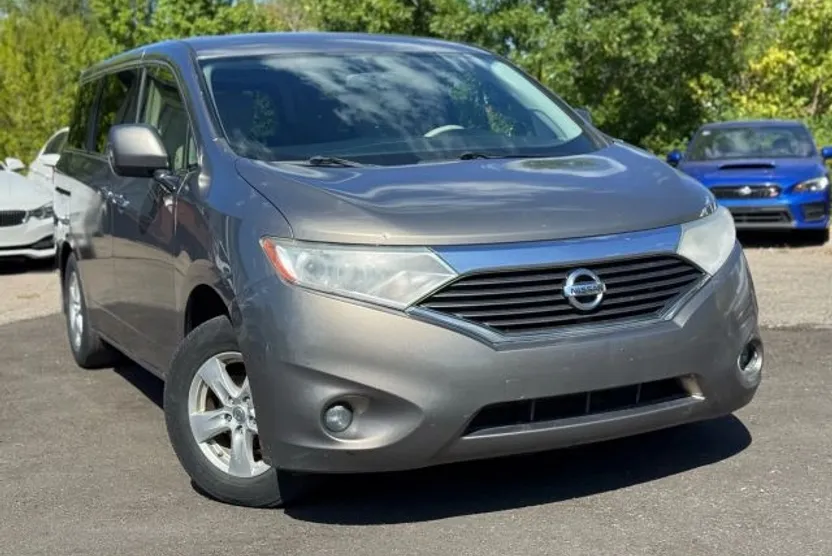 2015 Nissan Quest SV photo 1