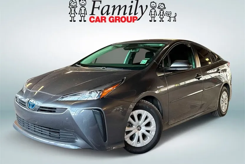 2022 Toyota Prius L photo 1