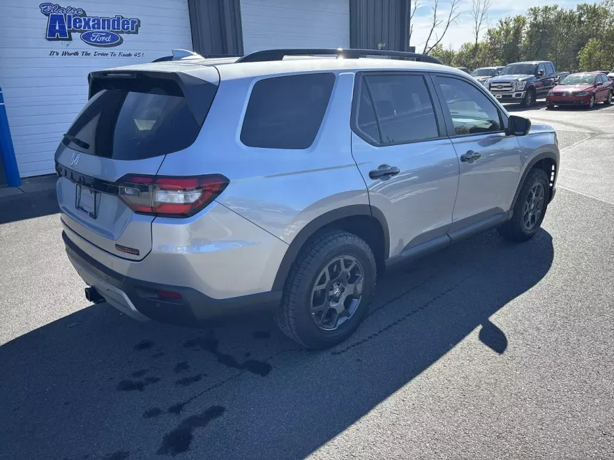 2025 Honda Pilot TrailSport photo 1