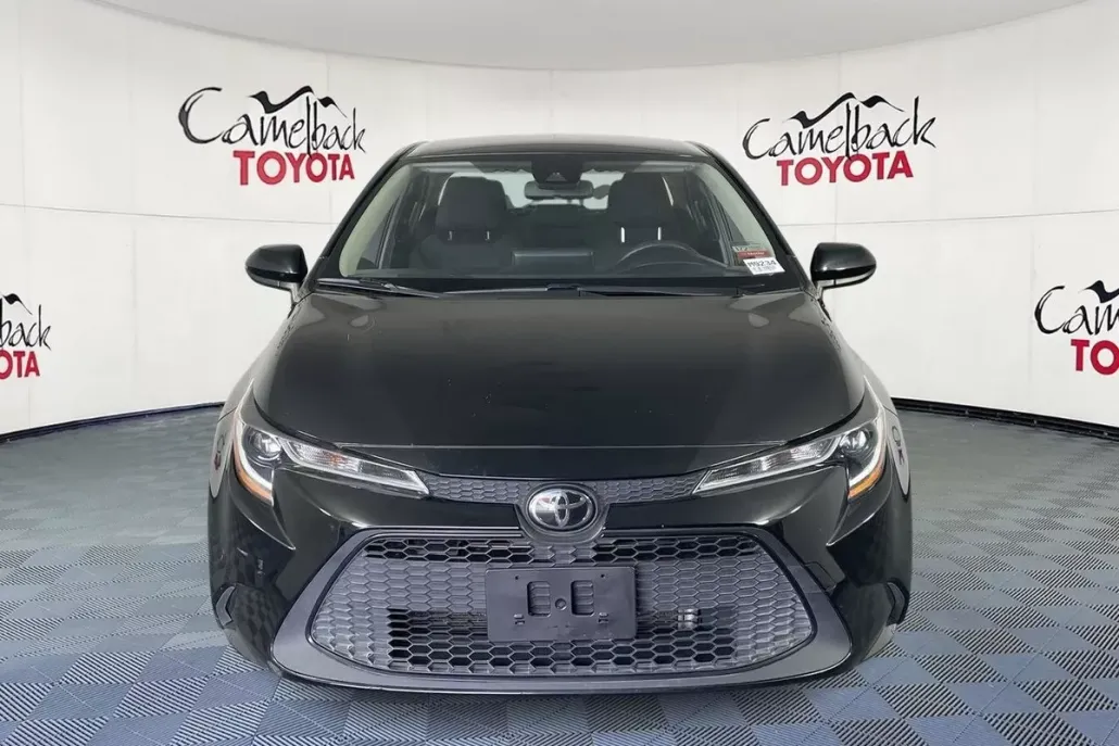 2022 Toyota Corolla LE photo 1
