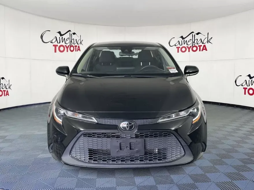 2022 Toyota Corolla LE photo 1