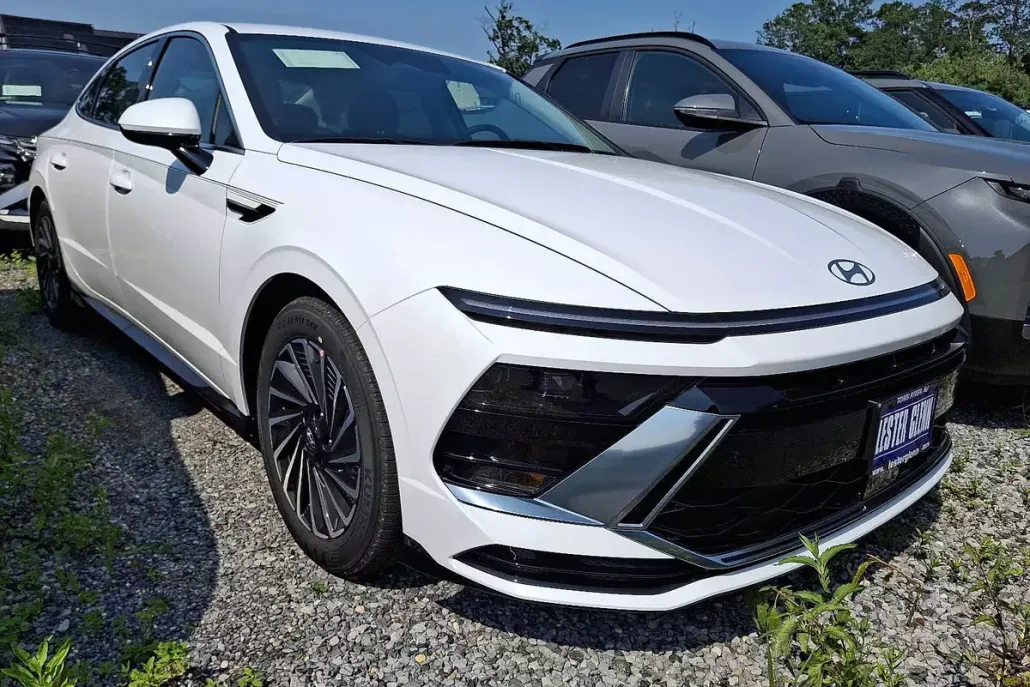 2025 Hyundai Sonata Hybrid SEL photo 1
