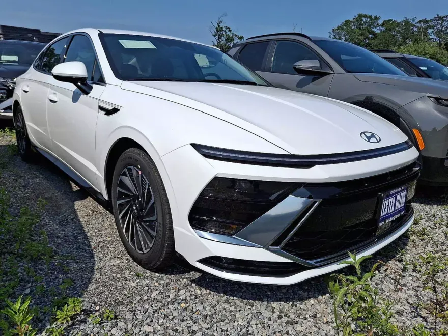 2025 Hyundai Sonata Hybrid SEL photo 1