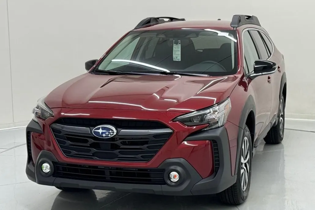 2025 Subaru Outback Premium photo 1