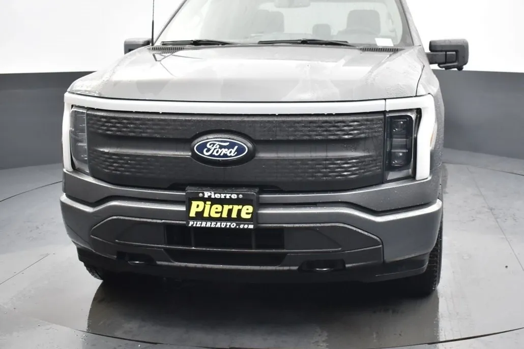 2025 Ford F-150 Lightning XLT photo 1
