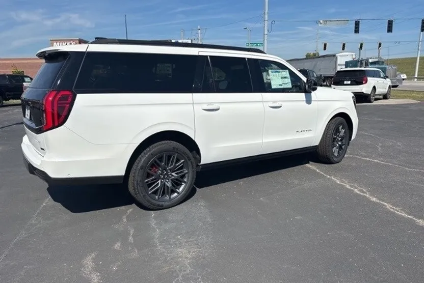 2025 Ford Expedition MAX Platinum photo 1