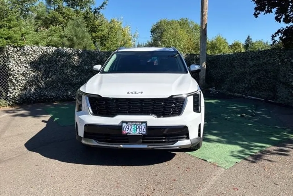 2025 Kia Sorento S photo 1