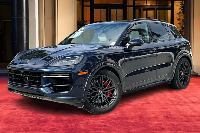 2025 Porsche Cayenne GTS photo 1