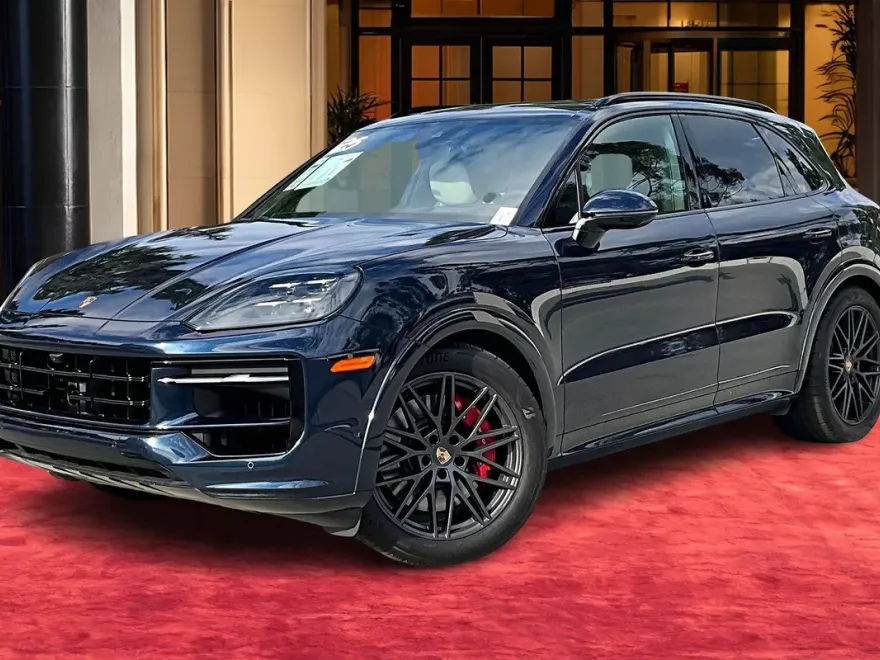 2025 Porsche Cayenne GTS photo 1