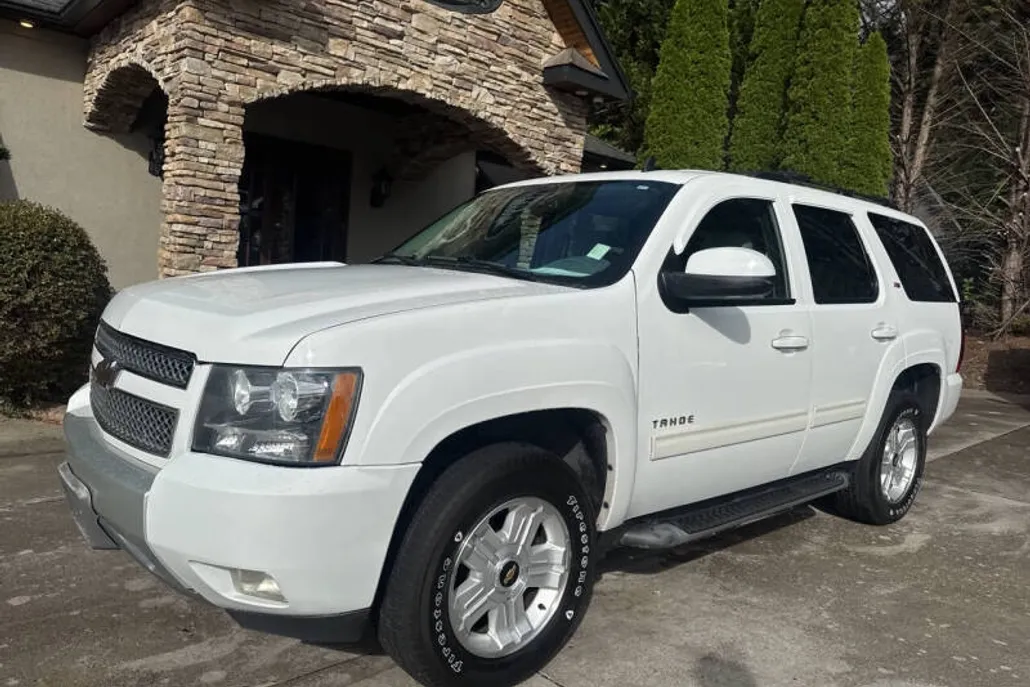 2011 Chevrolet Tahoe LT photo 1