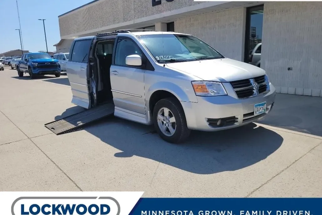 2010 Dodge Grand Caravan SXT photo 1