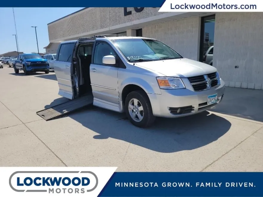 2010 Dodge Grand Caravan SXT photo 1