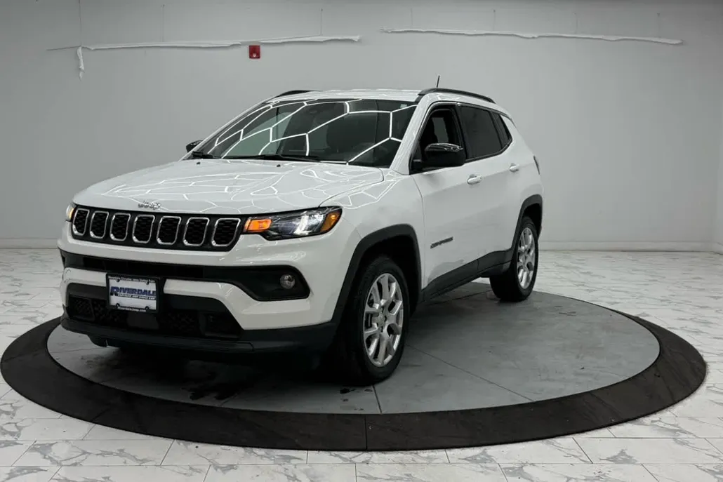 2024 Jeep Compass Latitude Lux photo 1