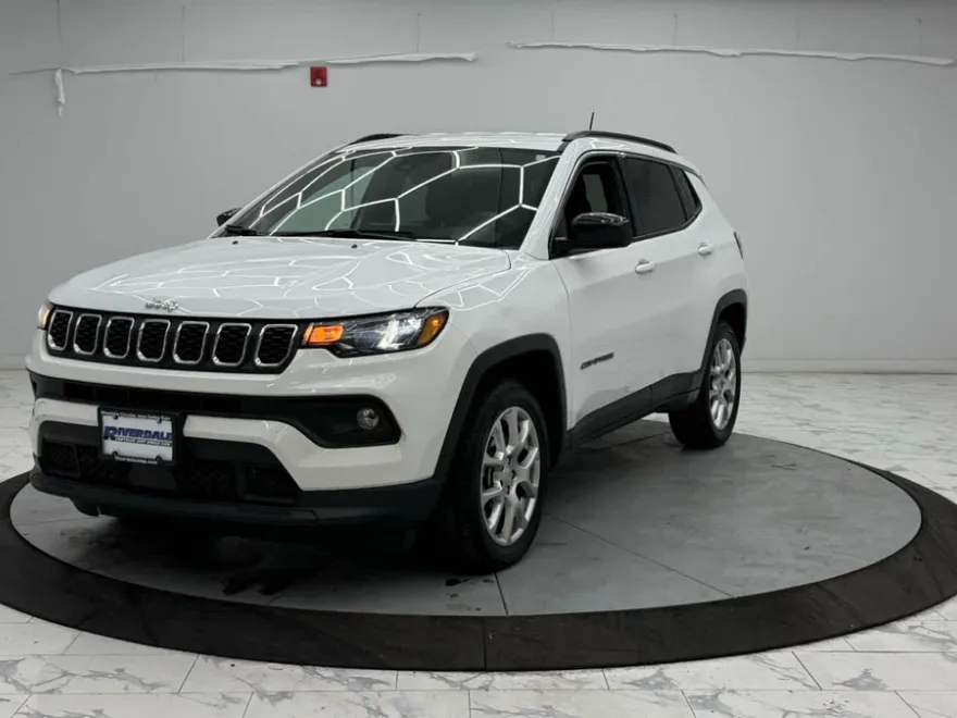 2024 Jeep Compass Latitude Lux photo 1