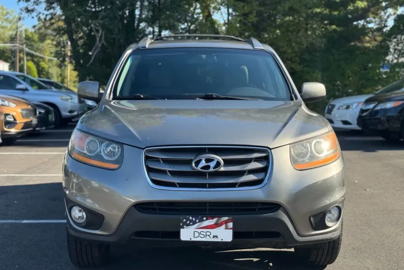 2011 Hyundai Santa Fe SE Sport photo 1